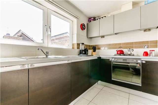  Image of 2 bedroom Flat for sale in Lynfield Court Chesterton Cambridge CB4 at Chesterton, CB4 1DP