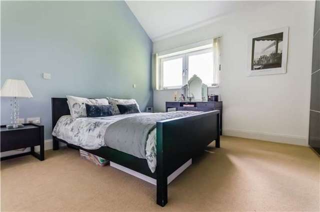  Image of 2 bedroom Flat for sale in Lynfield Court Chesterton Cambridge CB4 at Chesterton, CB4 1DP
