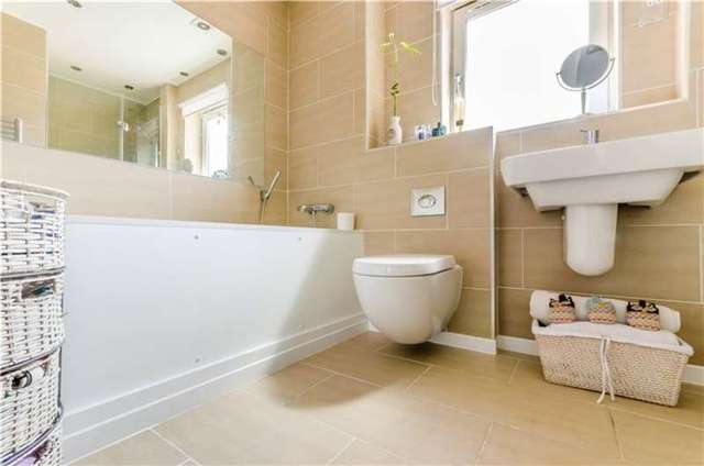  Image of 2 bedroom Flat for sale in Lynfield Court Chesterton Cambridge CB4 at Chesterton, CB4 1DP