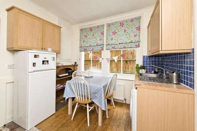  Image of 2 bedroom Ground Flat to rent in Lynn Road London SW12 at Lynn Road  London, SW12 9LA
