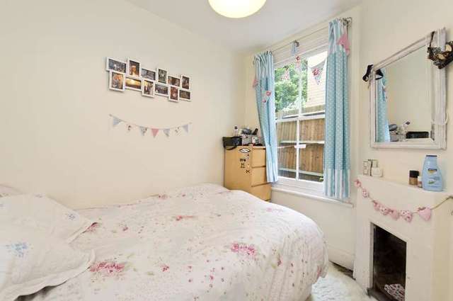  Image of 2 bedroom Ground Flat to rent in Lynn Road London SW12 at Lynn Road  London, SW12 9LA