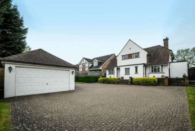  Image of 4 bedroom Detached house for sale in Manor House Drive Northwood HA6 at Northwood, HA6 2UJ