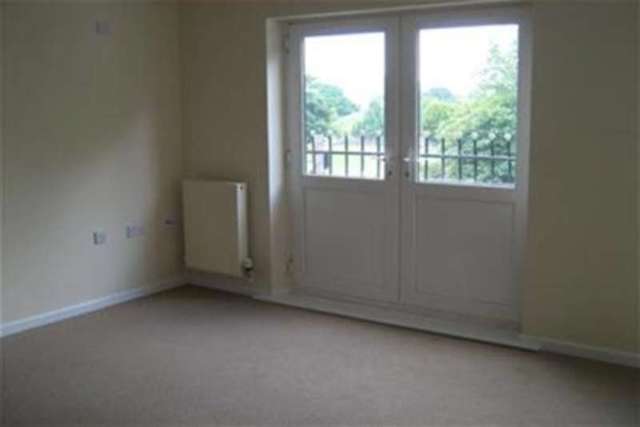  Image of 2 bedroom Flat to rent in Manorhouse Close Walsall WS1 at Walsall, WS1 4PB