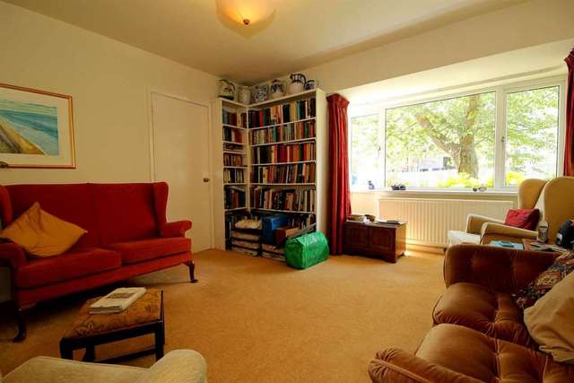  Image of 3 bedroom Detached house to rent in Marlins Turn Hemel Hempstead HP1 at Marlins Turn  Hemel Hempstead, HP1 3LW