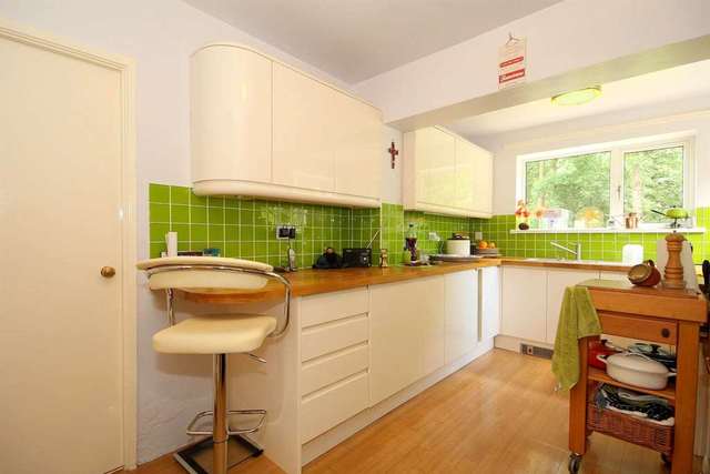  Image of 3 bedroom Detached house to rent in Marlins Turn Hemel Hempstead HP1 at Marlins Turn  Hemel Hempstead, HP1 3LW