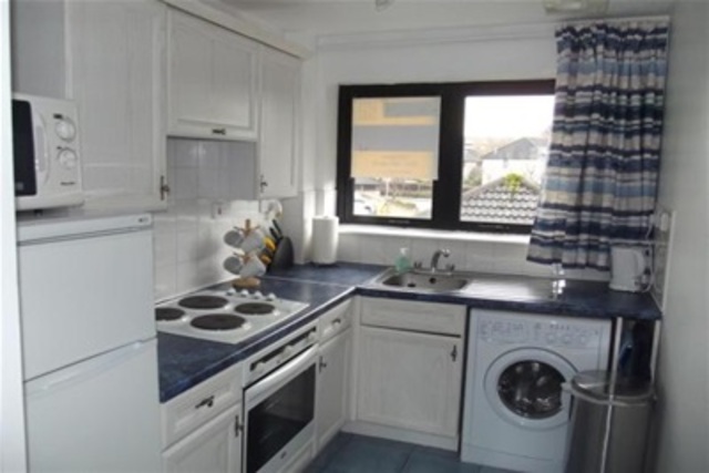  Image of 2 bedroom Flat to rent in Mavisbank Gardens Govan Glasgow G51 at Kinning Park Glasgow Glasgow, G51 1HL