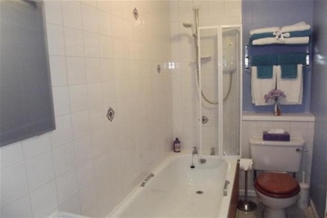  Image of 2 bedroom Flat to rent in Mavisbank Gardens Govan Glasgow G51 at Kinning Park Glasgow Glasgow, G51 1HL