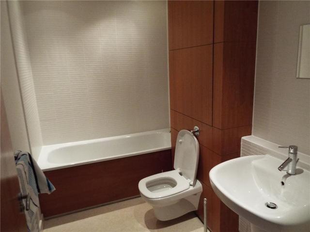  Image of 2 bedroom Flat to rent in Meadowside Quay Walk Glasgow G11 at Glasgow Harbour Glasgow Glasgow, G11 6AW