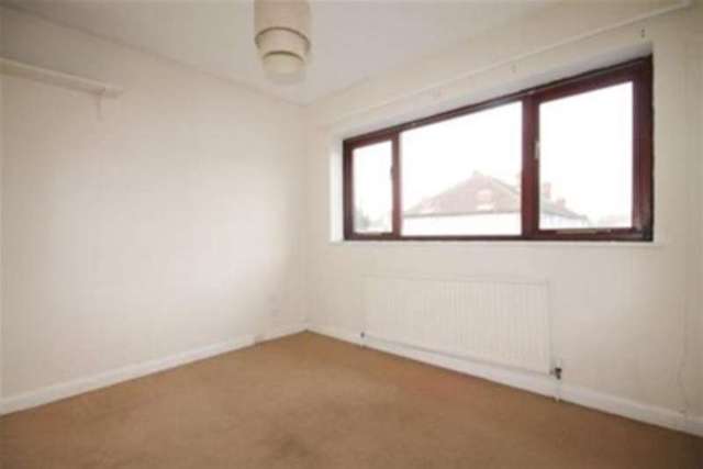  Image of 4 bedroom Detached house to rent in Gorringe Park Avenue Mitcham CR4 at Mitcham, CR4 2DD