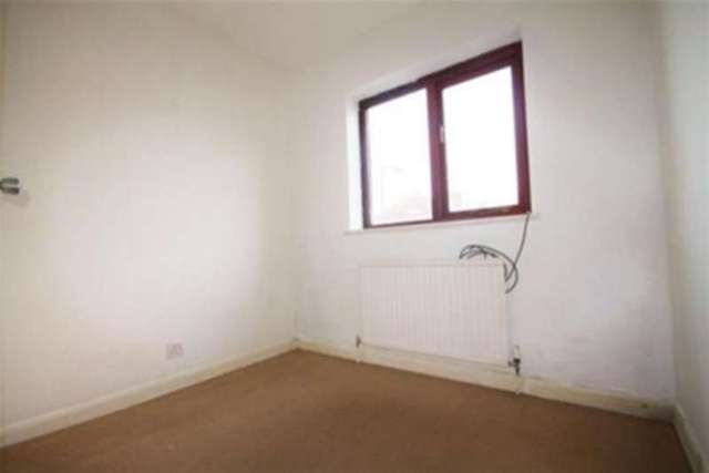  Image of 4 bedroom Detached house to rent in Gorringe Park Avenue Mitcham CR4 at Mitcham, CR4 2DD