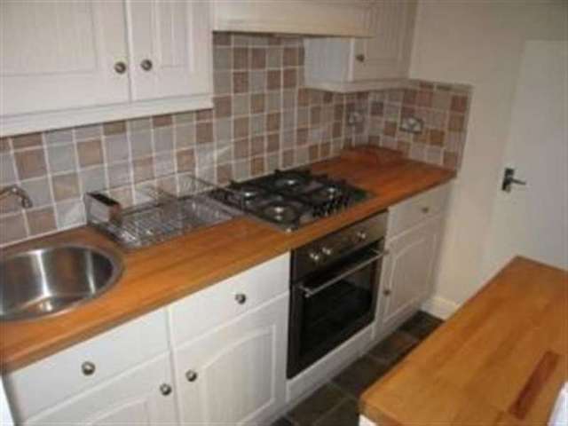  Image of 2 bedroom Terraced house to rent in Moor End Halifax HX2 at Mount Tabor, HX2 0TX