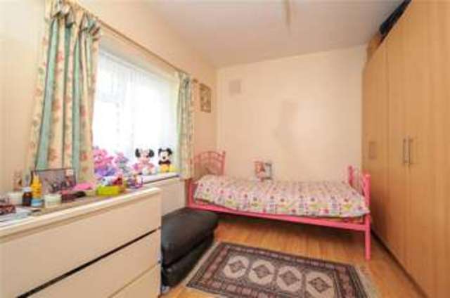  Image of 2 bedroom Flat for sale in Morris Gardens London SW18 at London  Wandsworth, SW18 5HL