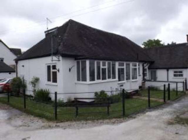  Image of 3 bedroom Bungalow for sale in Mosley Mews Rolleston-on-Dove Burton-on-Trent DE13 at Rolleston-on-Dove Burton-on-Trent Rolleston, DE13 9BT