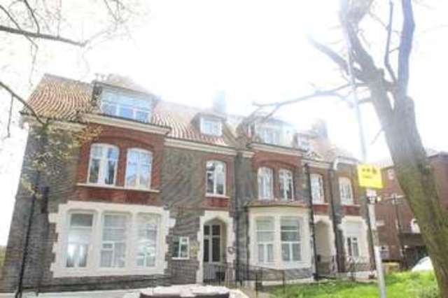  Image of 3 bedroom Flat to rent in Mount View Road London N4 at London N4 4SL Stroud Green, N4 4SL