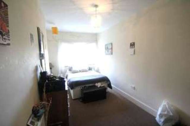  Image of 3 bedroom Flat to rent in Mount View Road London N4 at London N4 4SL Stroud Green, N4 4SL