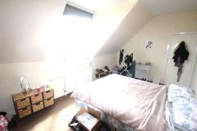  Image of 3 bedroom Flat to rent in Mount View Road London N4 at London N4 4SL Stroud Green, N4 4SL