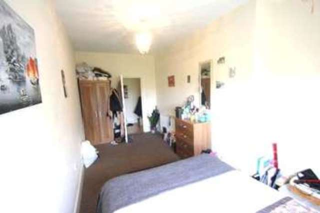  Image of 3 bedroom Flat to rent in Mount View Road London N4 at London N4 4SL Stroud Green, N4 4SL