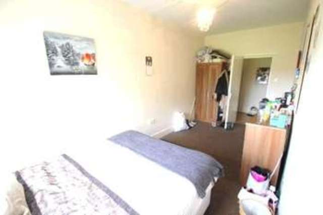  Image of 3 bedroom Flat to rent in Mount View Road London N4 at London N4 4SL Stroud Green, N4 4SL