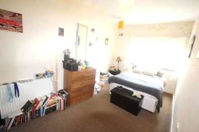  Image of 3 bedroom Flat to rent in Mount View Road London N4 at London N4 4SL Stroud Green, N4 4SL