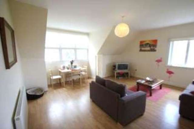  Image of 3 bedroom Flat to rent in Mount View Road London N4 at London N4 4SL Stroud Green, N4 4SL