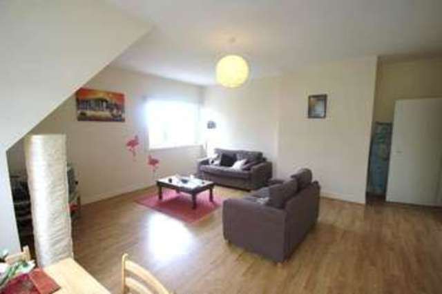  Image of 3 bedroom Flat to rent in Mount View Road London N4 at London N4 4SL Stroud Green, N4 4SL