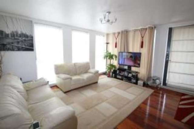  Image of 2 bedroom Flat for sale in Muirhouse Street Glasgow G41 at Pollokshields Glasgow Glasgow, G41 1QD