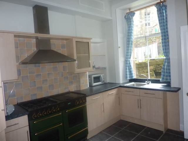  Image of 2 bedroom Flat to rent in Murrayfield Avenue Edinburgh EH12 at Murrayfield Edinburgh Edinburgh, EH12 6AU