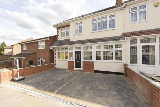  Image of 5 bedroom Detached house for sale in Netley Road Ilford IG2 at Newbury Park IG2 Ilford, IG2 7NT