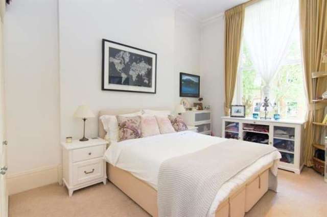  Image of 1 bedroom Flat for sale in Nevern Square London SW5 at Earls Court London Earl