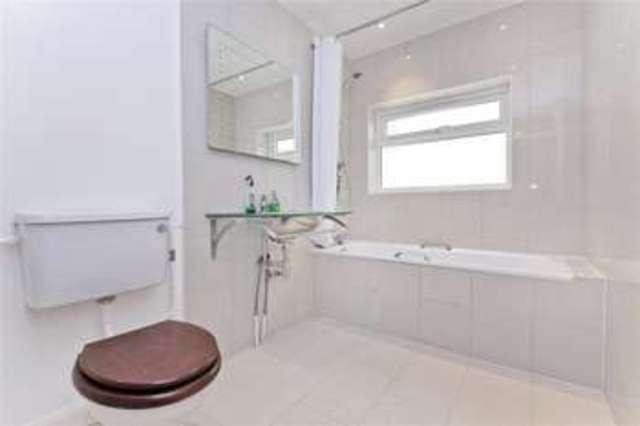  Image of 1 bedroom Flat to rent in New North Road London N1 at Islington London Essex Road, N1 7BH