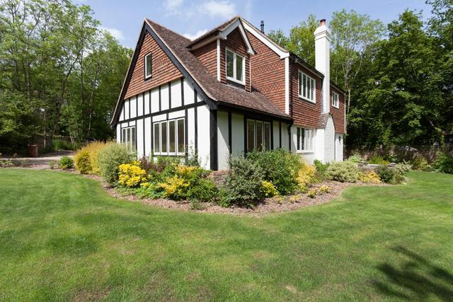  Image of 4 bedroom Detached house for sale in New Pond Road Benenden Cranbrook TN17 at Benenden  Cranbrook, TN17 4EN