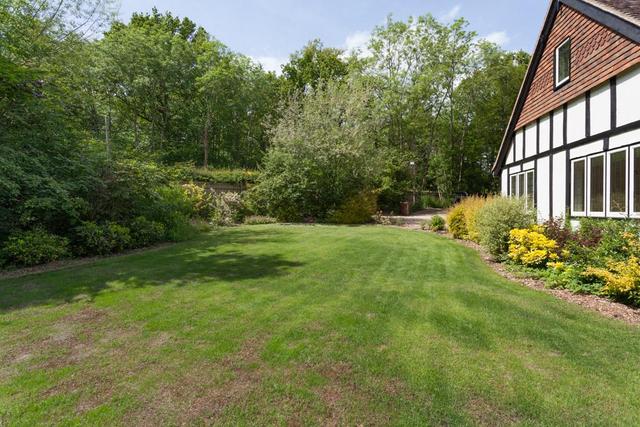  Image of 4 bedroom Detached house for sale in New Pond Road Benenden Cranbrook TN17 at Benenden  Cranbrook, TN17 4EN