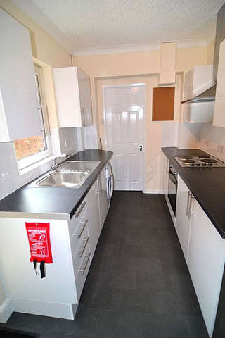  Image of 1 bedroom House Share to rent in New Road Fareham PO16 at New Road  Fareham, PO16 7SR