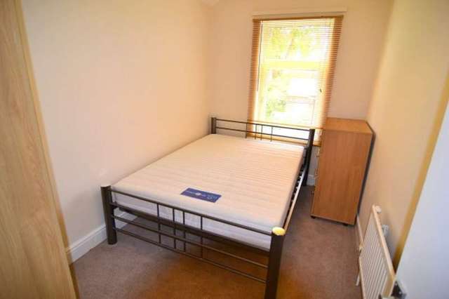  Image of 1 bedroom House Share to rent in New Road Fareham PO16 at New Road  Fareham, PO16 7SR