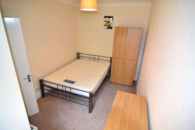  Image of 1 bedroom House Share to rent in New Road Fareham PO16 at New Road  Fareham, PO16 7SR