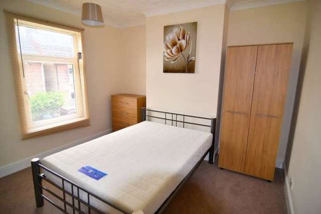  Image of 1 bedroom House Share to rent in New Road Fareham PO16 at New Road  Fareham, PO16 7SR