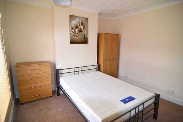  Image of 1 bedroom House Share to rent in New Road Fareham PO16 at New Road  Fareham, PO16 7SR