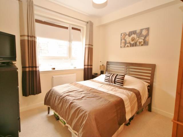  Image of 2 bedroom Flat to rent in Newhaven Road Edinburgh EH6 at Leith Edinburgh Edinburgh, EH6 5PD