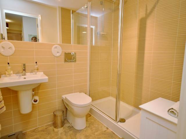  Image of 2 bedroom Flat to rent in Newhaven Road Edinburgh EH6 at Leith Edinburgh Edinburgh, EH6 5PD
