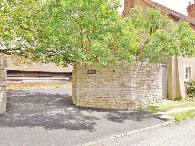 Image of 5 bedroom Detached house for sale in Northcourt Lane Abingdon OX14 at Northcourt Lane  Abingdon, OX14 1PN