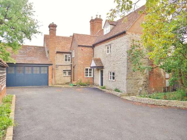  Image of 5 bedroom Detached house for sale in Northcourt Lane Abingdon OX14 at Northcourt Lane  Abingdon, OX14 1PN