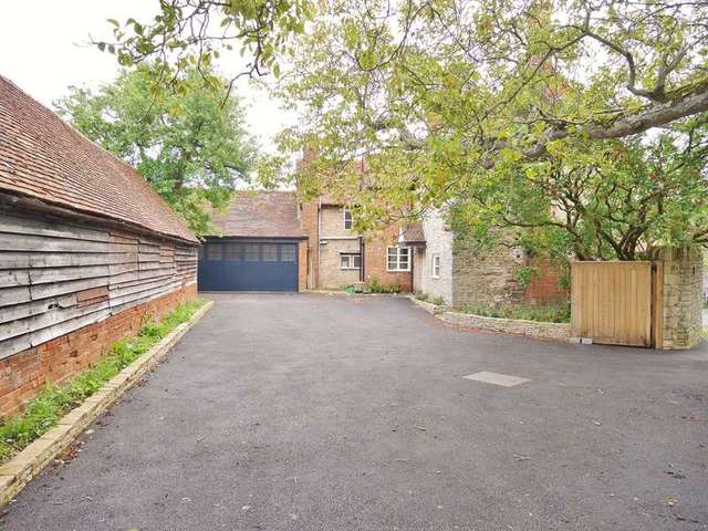  Image of 5 bedroom Detached house for sale in Northcourt Lane Abingdon OX14 at Northcourt Lane  Abingdon, OX14 1PN
