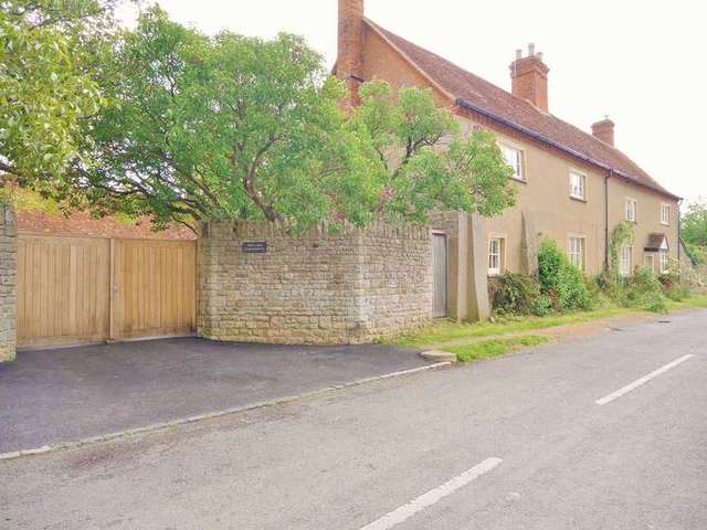  Image of 5 bedroom Detached house for sale in Northcourt Lane Abingdon OX14 at Northcourt Lane  Abingdon, OX14 1PN