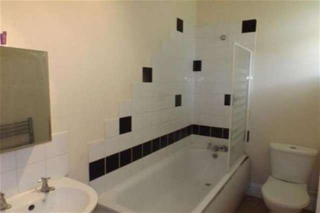  Image of 2 bedroom Flat to rent in Northdown Road Cliftonville Margate CT9 at Margate, CT9 2RJ