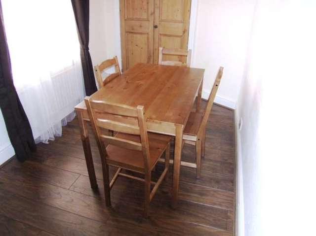  Image of 4 bedroom Terraced house to rent in Oakley Grove Leeds LS11 at Beeston Leeds West Yorkshire, LS11 5HU