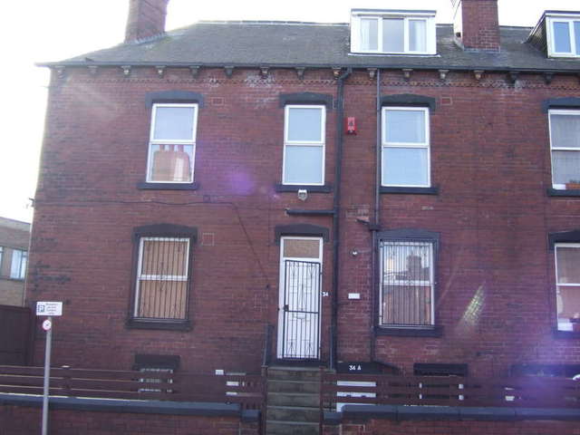  Image of 4 bedroom Terraced house to rent in Oakley Grove Leeds LS11 at Beeston Leeds West Yorkshire, LS11 5HU