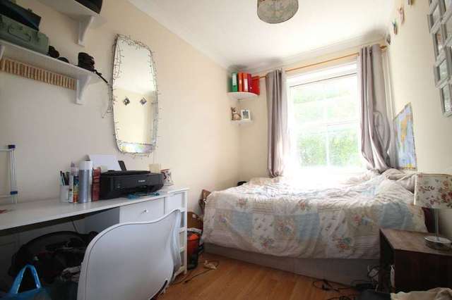  Image of 3 bedroom Apartment to rent in Oakley Square London NW1 at Oakley Square  London, NW1 1NJ