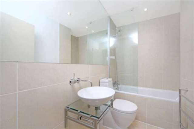  Image of 2 bedroom Penthouse to rent in Oakley Street London SW3 at London, SW3 5HB