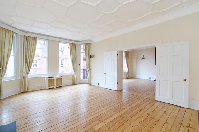  Image of 4 bedroom Flat to rent in Oakwood Court London W14 at Oakwood Court  London, W14 8JE