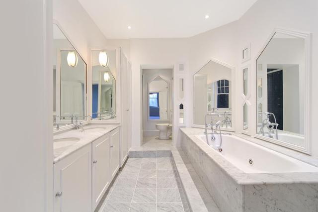  Image of 4 bedroom Flat to rent in Oakwood Court London W14 at Oakwood Court  London, W14 8JE